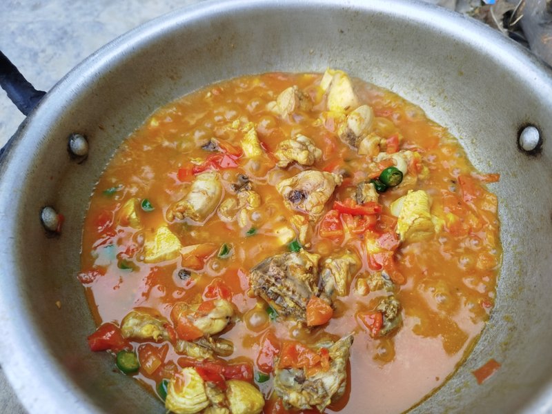 Today I cooked chicken in tomatoes and green chilies, which turned out very ...