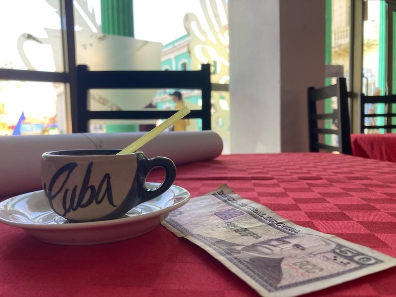 Um café pode ser servido em pétalas na cerâmica | HiveBR Photo Contest #31 - Café [PT/EN]
