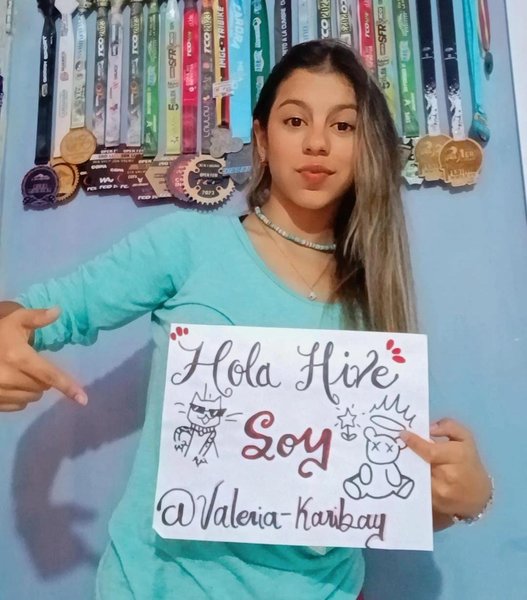 ¡Hola comunidad de HIVE! ¡Soy Valeria Quintero, me presento!  [ESP | ENG]