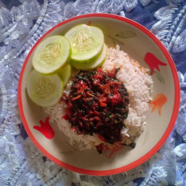 White Rice And Vegetable Leaves Cooked With Mushrooms Stew 