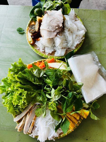 [REVIEW] Nem lui Nha Trang & Bun dau mam tom – When delicious food falls into the hands of someone who doesn't love cuisine 😟