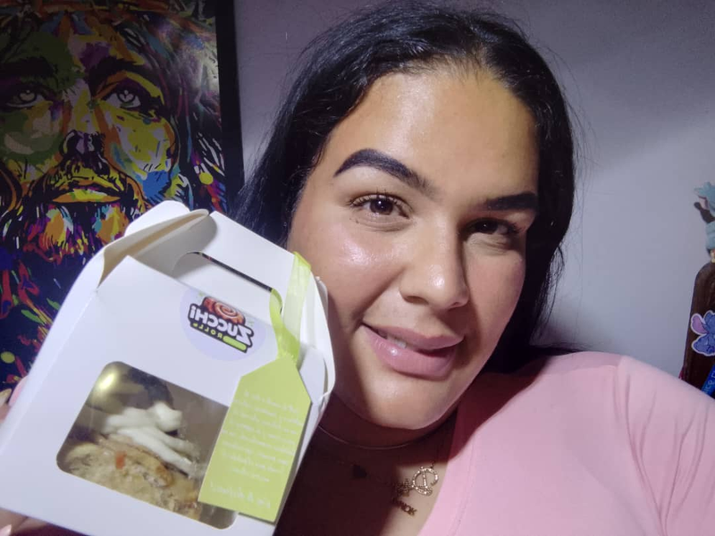 Mi primera vez probando un dulce vegano- Demasiado sabroso 😍❤️Apoyando a un nuevo emprendimiento [ESP-ENG]-My first time trying a vegan dessert - Too tasty 😍❤️Supporting a new business