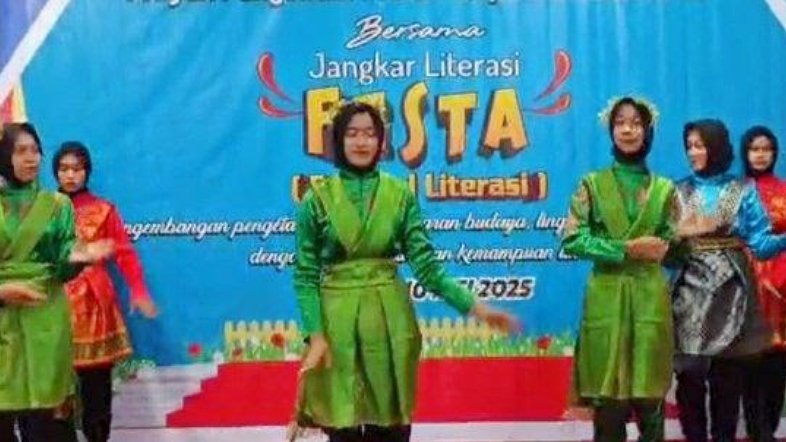 SMKN 1 Jeunieb Bireuen organiza el Festival de Alfabetización 2025.
