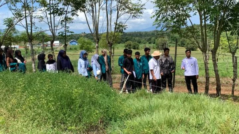 BPTU HPT Indrapuri recibe la visita de estudiantes de cría de animales de Uniki Bireuen.