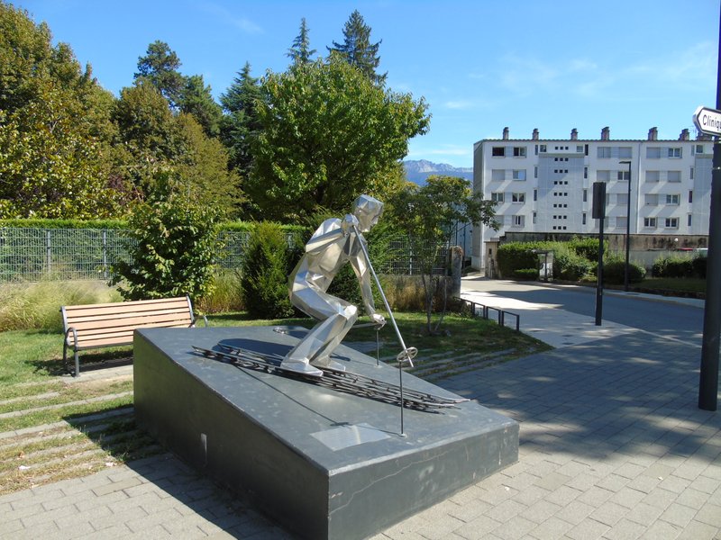 Statue de skieur