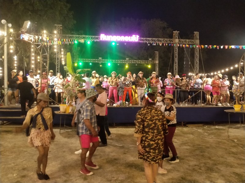 Have fun with a big band called Ramwong.