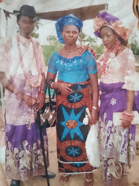 Esposas y suegras/Wives And Mothers-in-law (Esp/English) 
