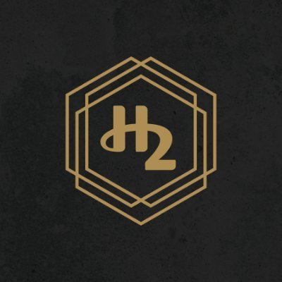 With a focus on fresh, local ingredients, H2's flagship offering is the mouth-watering Maple Hill Farms rotisserie chicken, complemented by a completely local beverage program.