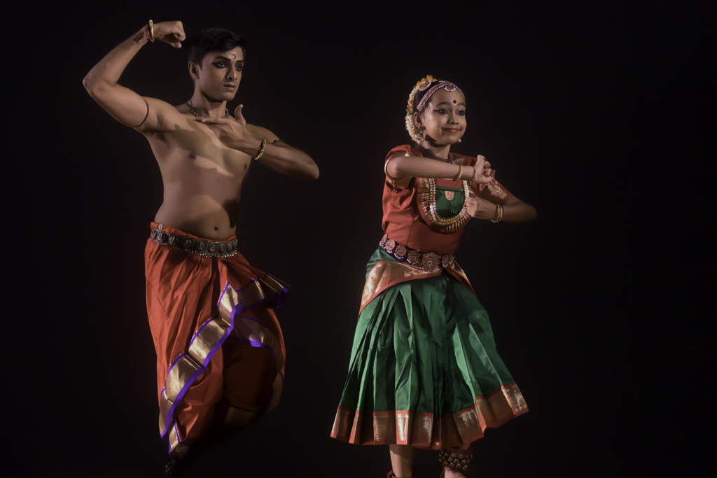 Shatabdi Mallik and her disciple. | Bharatanatyam poses, Dance photography  poses, Bharatanatyam costume