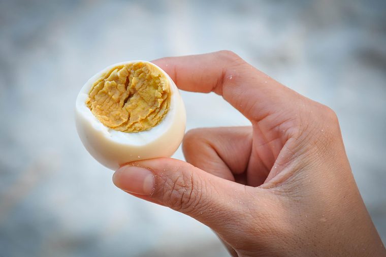 07_hardboiled_Ways-Nutritionists-Sneak-More-Protein-Into-Their-Diet_388681738_Khwanruan-Thanapanich.jpg