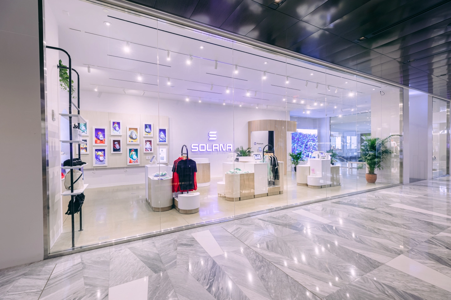 Solana’s new retail store in NYC that looks exactly like Apple’s - From Fortune’s early look at Solana Spaces.
