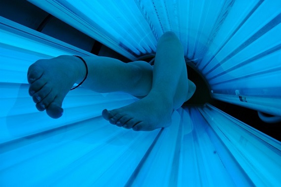 Tanning_bed_in_use.jpg