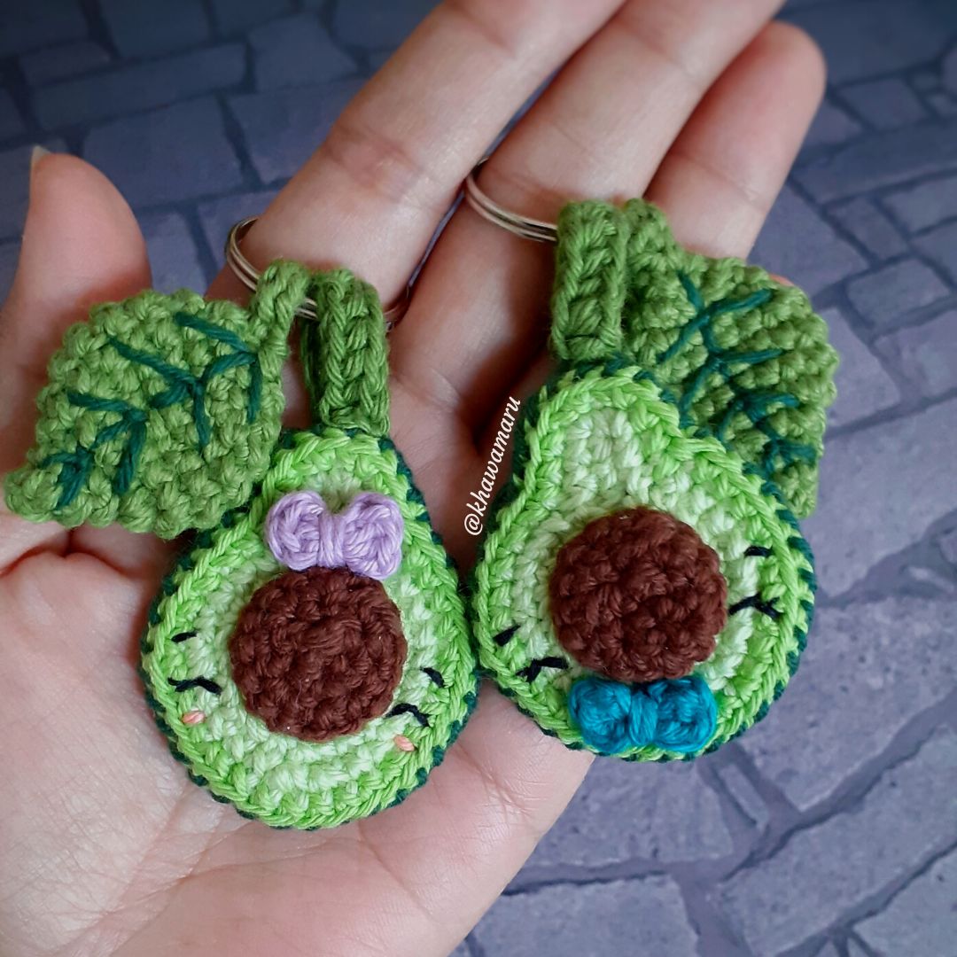 Xhataki la palta amigurumi 2D_avocado crochet keychain_khawamaru.jpg