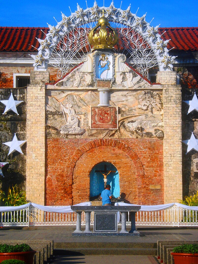 Fort_Pilar_Shrine_el_Altar.JPG