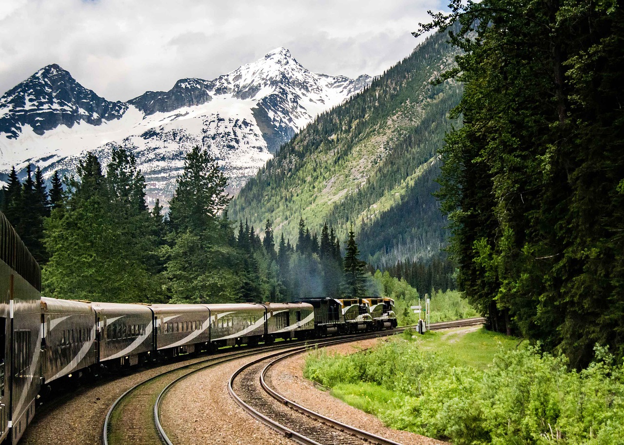 rockymountaineer5353583_1280.jpg