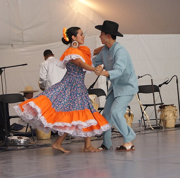 604px-04162012Bailes071_(cropped).jpg