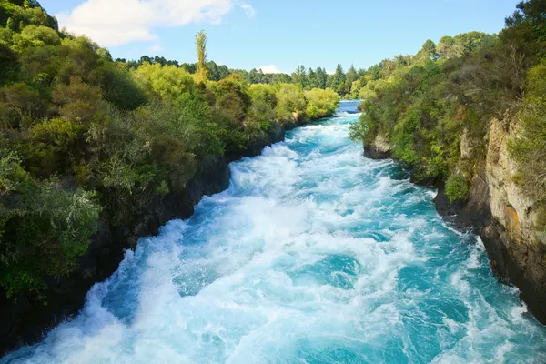 depositphotos_13741153-stock-photo-huka-falls.jpg