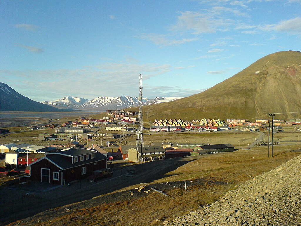 Longyearbyen panorama.jpeg