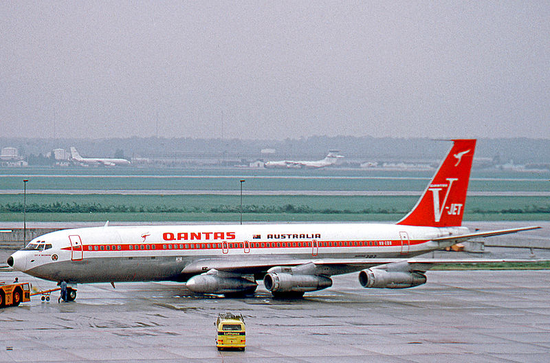 800px-Boeing_707-338C_VH-EBR_Qantas_FRA_01.07.72_edited-2.jpg