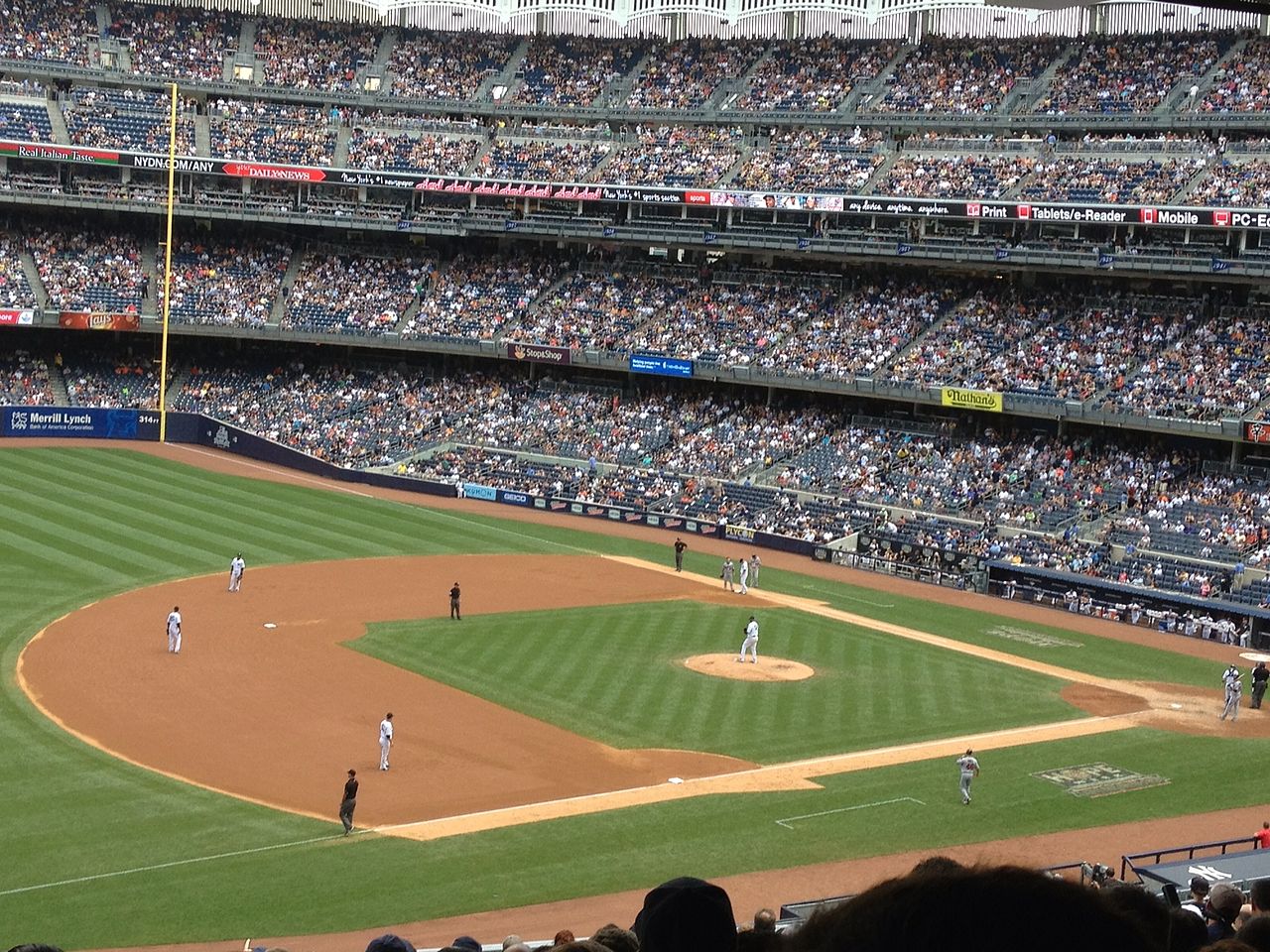 New_York_Yankees_game_at_Yankee_Stadium.jpg