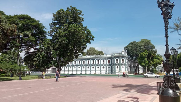 plaza 1-600.jpg