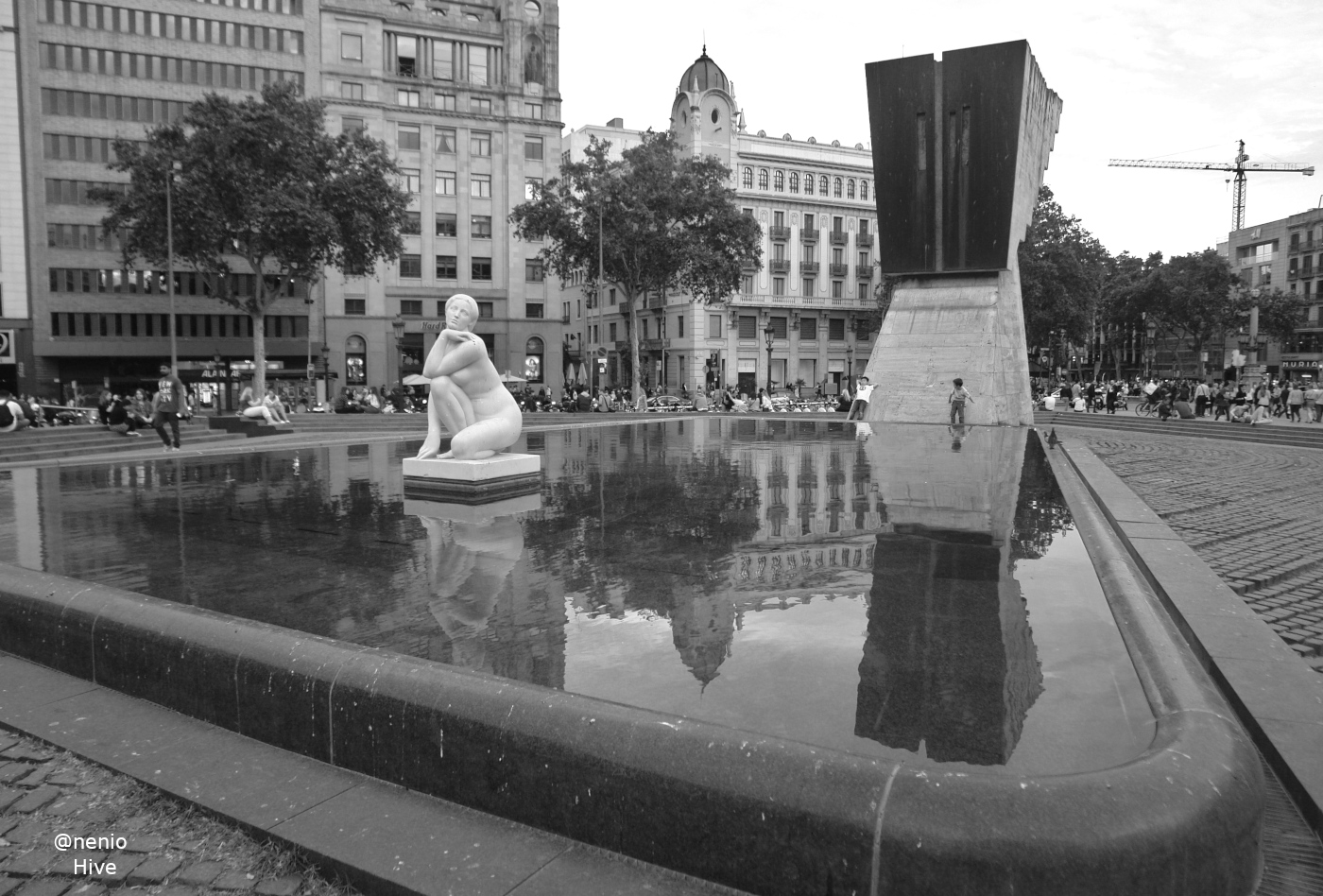plaza-catalunya-001-bw.jpg