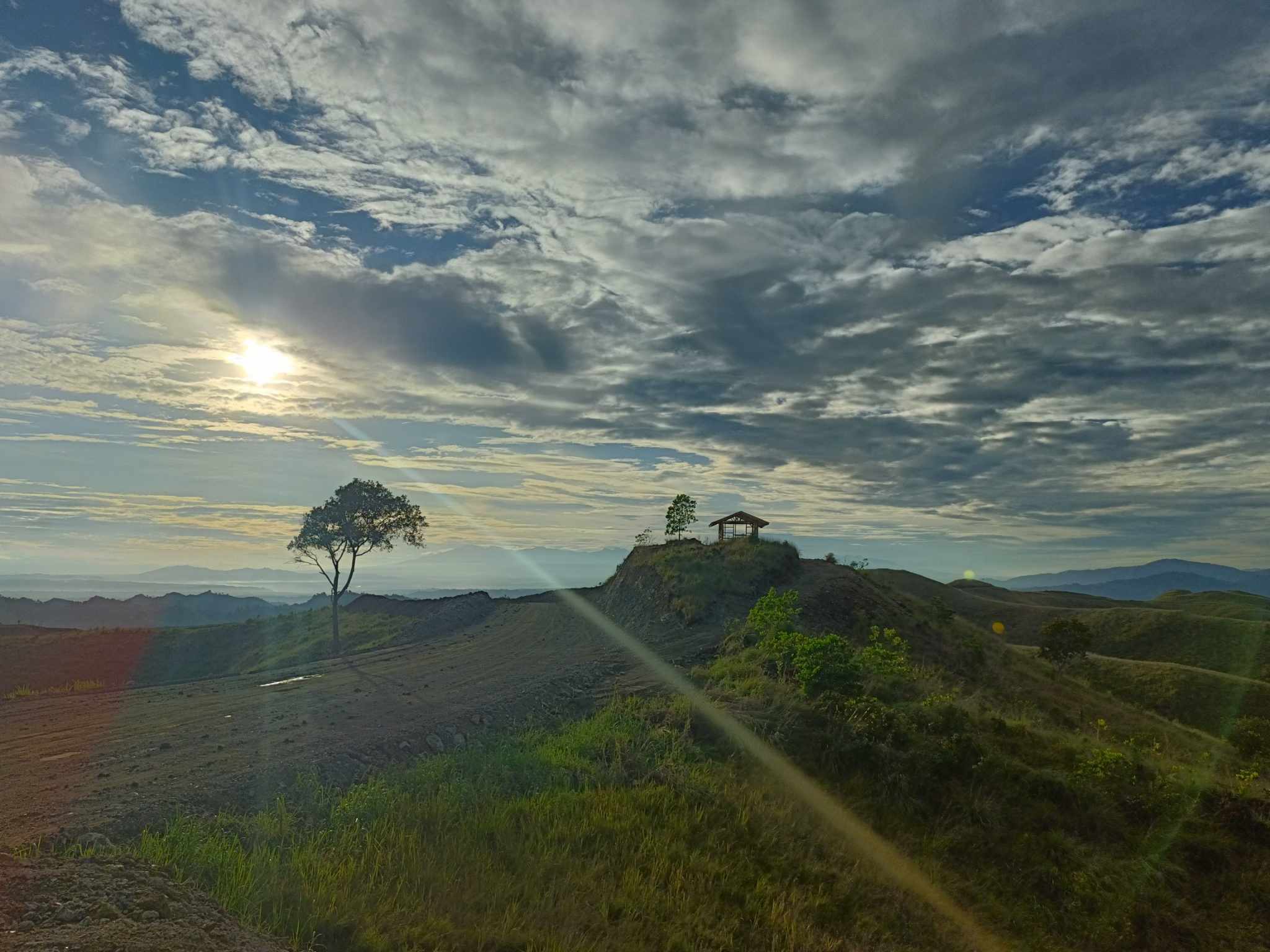 #WEDNESDAY WALK - Waking up on a Sunrise Over the Hills