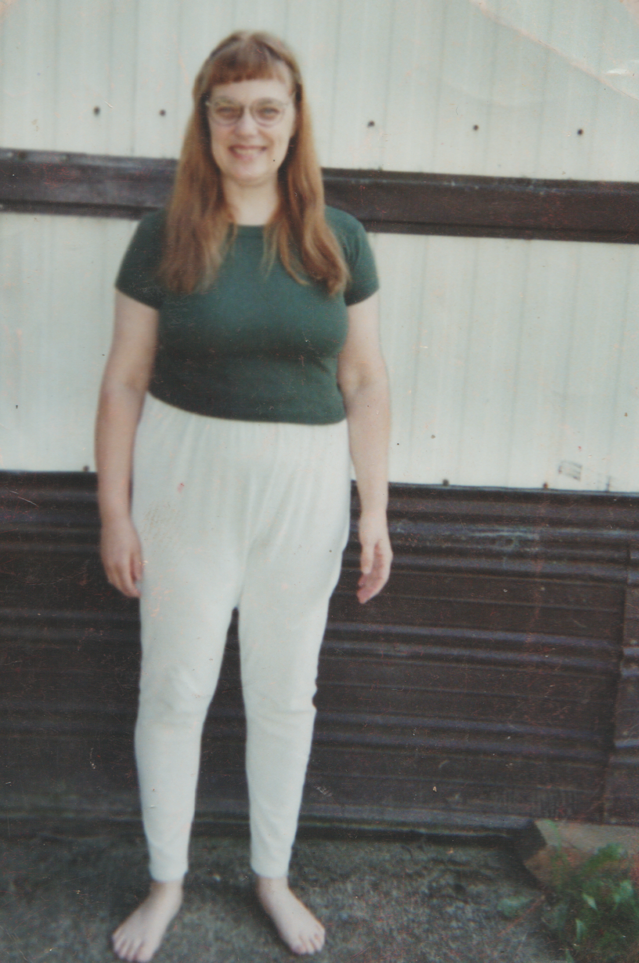 2004-09 - Marilyn Morehead Arnold Mitchell at 164lb, 163 Front Yard, by the trailer, in front of the porch.png