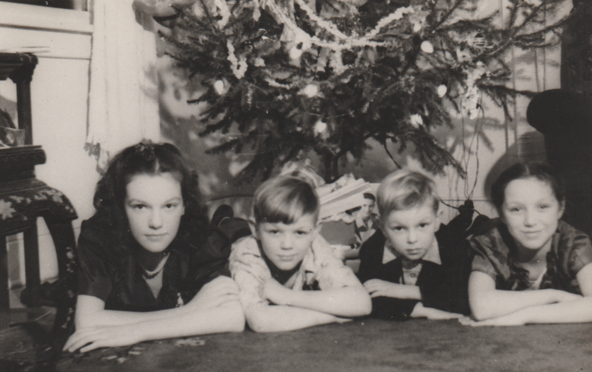 1950's maybe of some kids for like Christmas or something.jpg