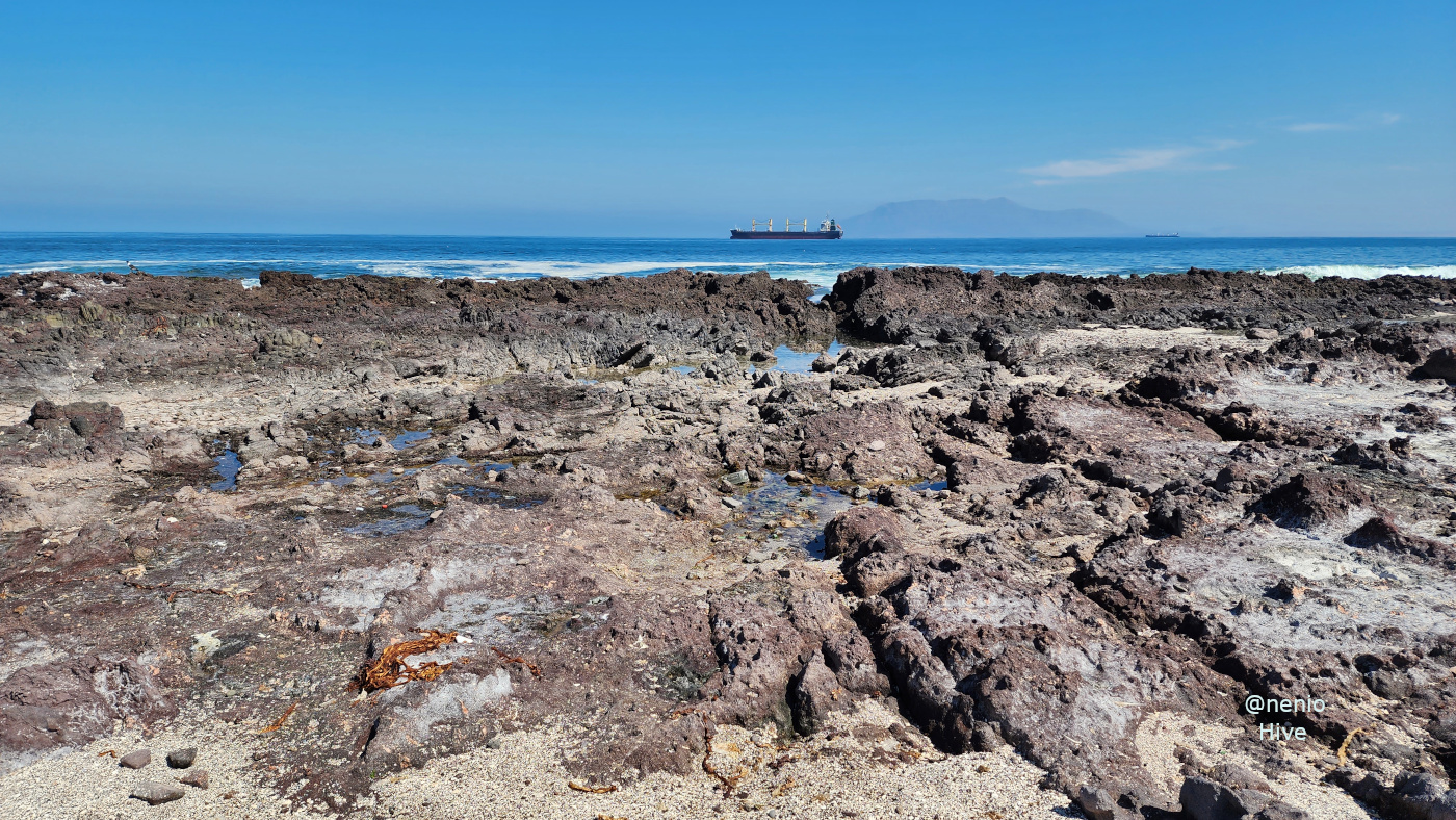 rocky-shore-001.jpg