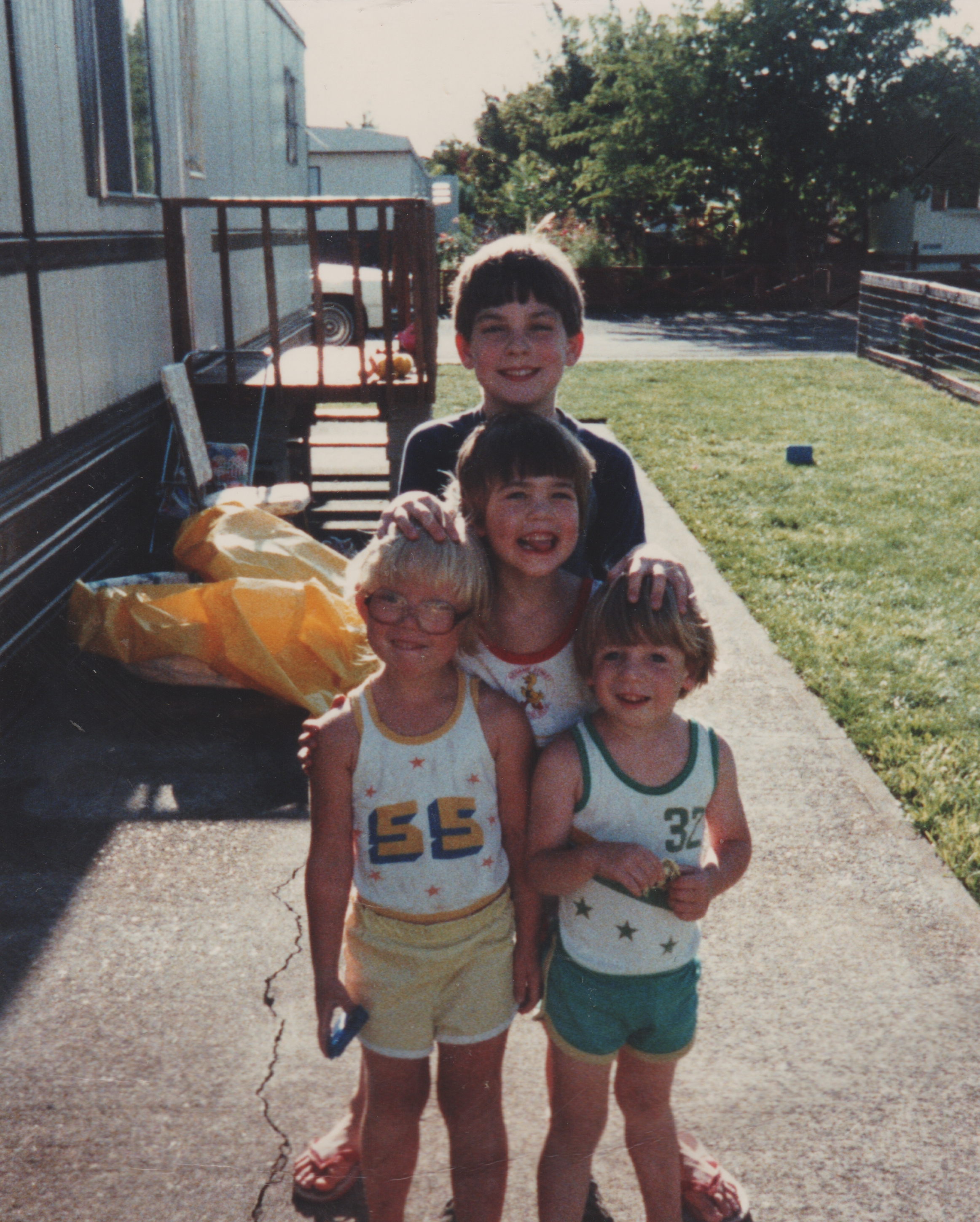 1985-08-16 - Friday - Nathan, Alan, Katie, Rick at our 163 house, front yard.jpg