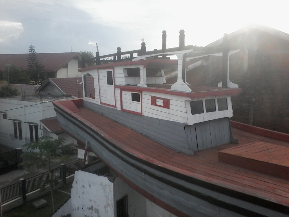 3. boat di atap4.jpg