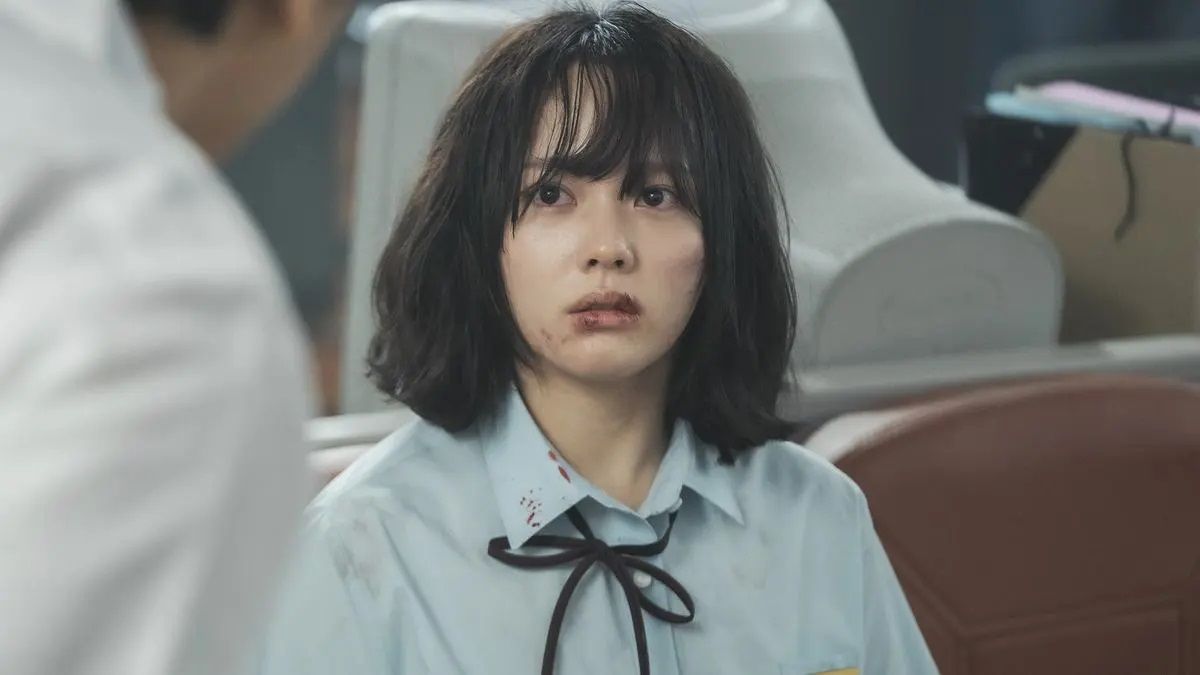 The-Glory-Episodes-5-6-Recap-Ending-Explained-Song-Hye-Kyo-as-Moon-Dong-Eun.jpg