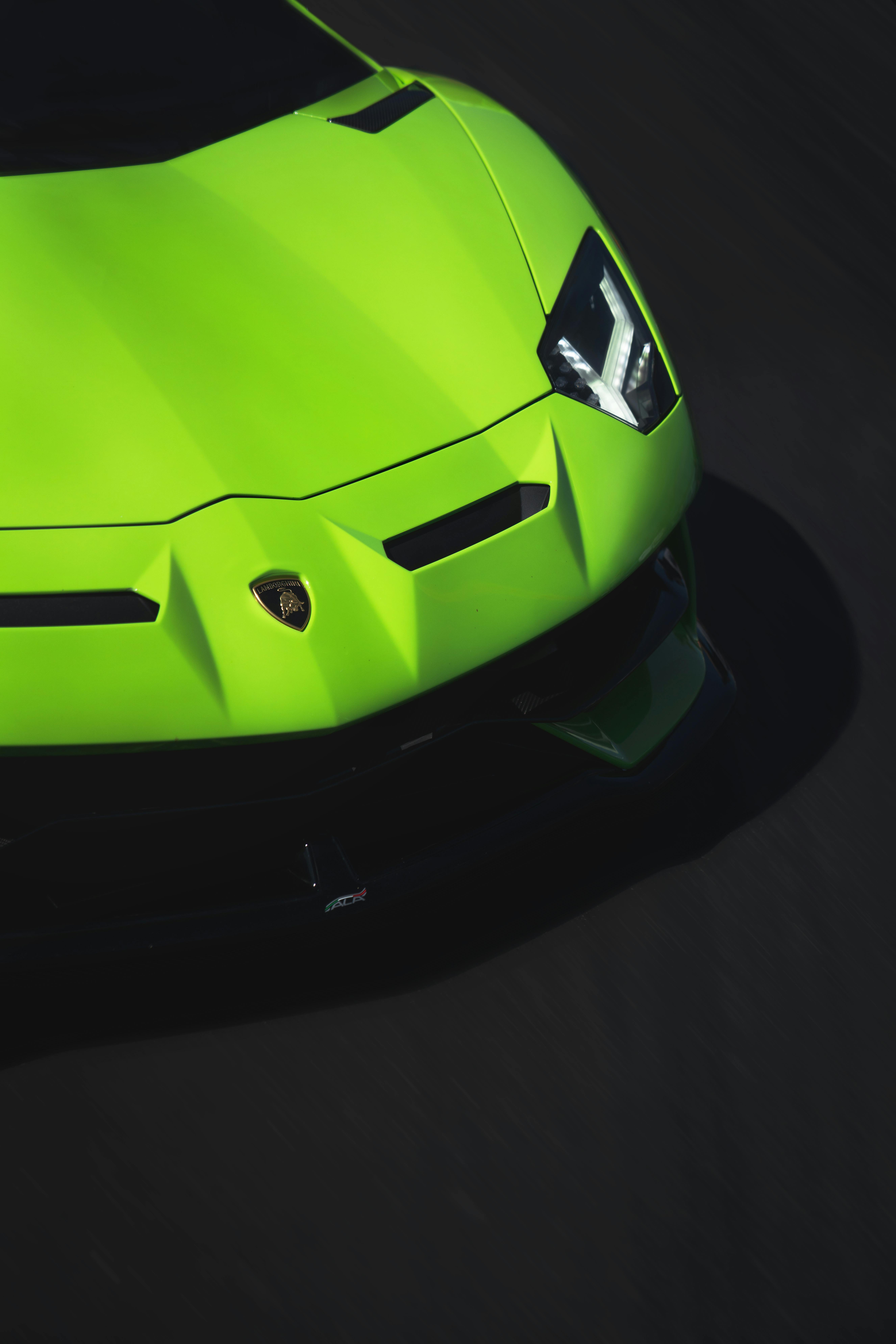 Lamborghini Aventador (2).jpg