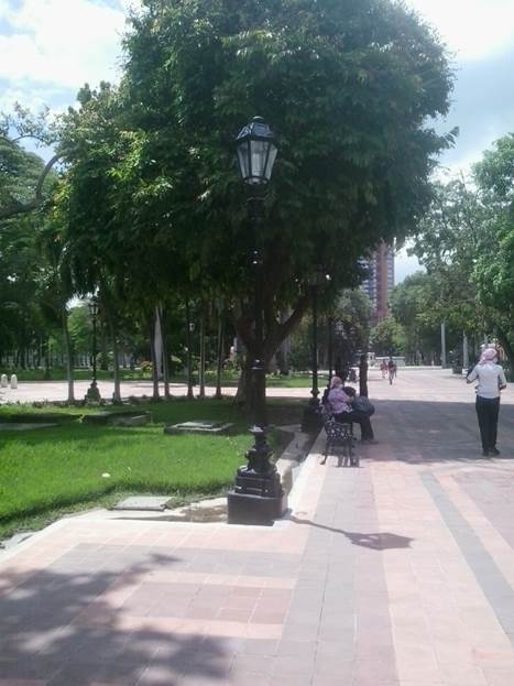 descanso en la plaza.jpg