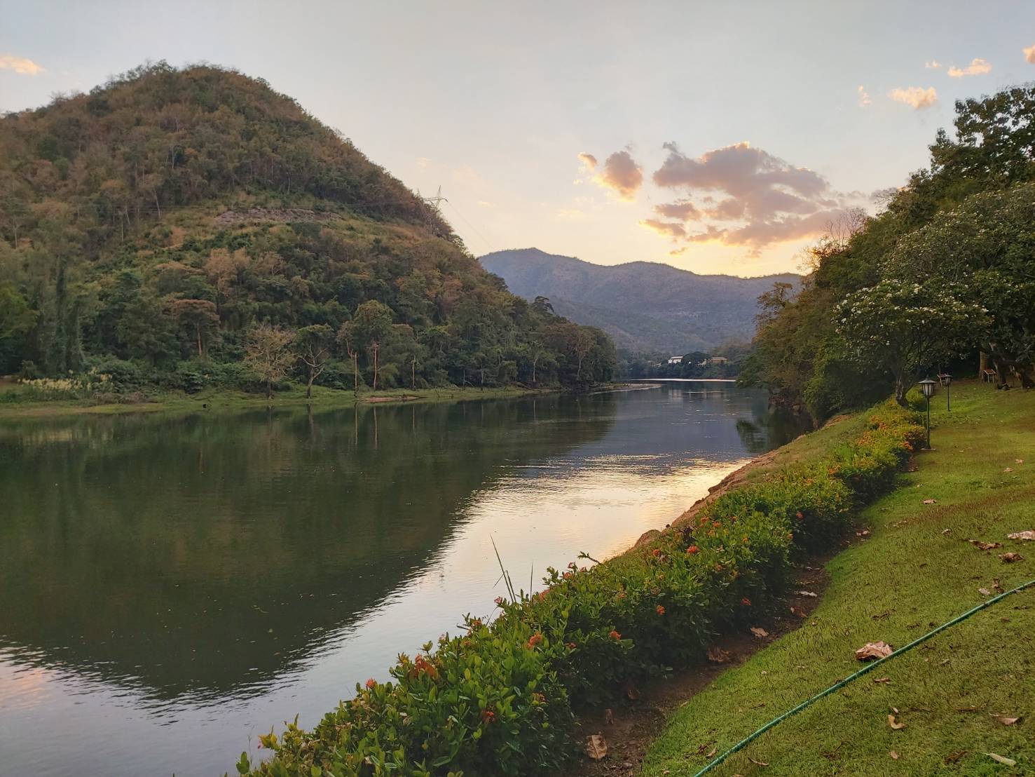 Bhumibol Dam5.jpg