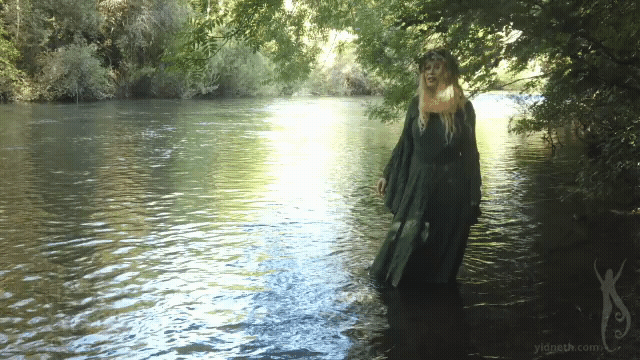 Priscilla Hernandez prerraphaelite romantic fairycore (7).gif