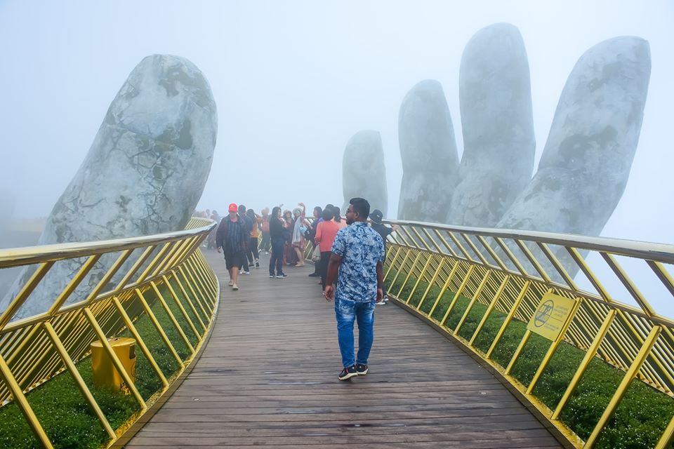 golden bridge bana hills vietnam.jpg