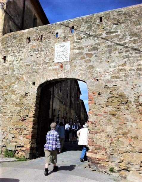 Populonia gate.jpg