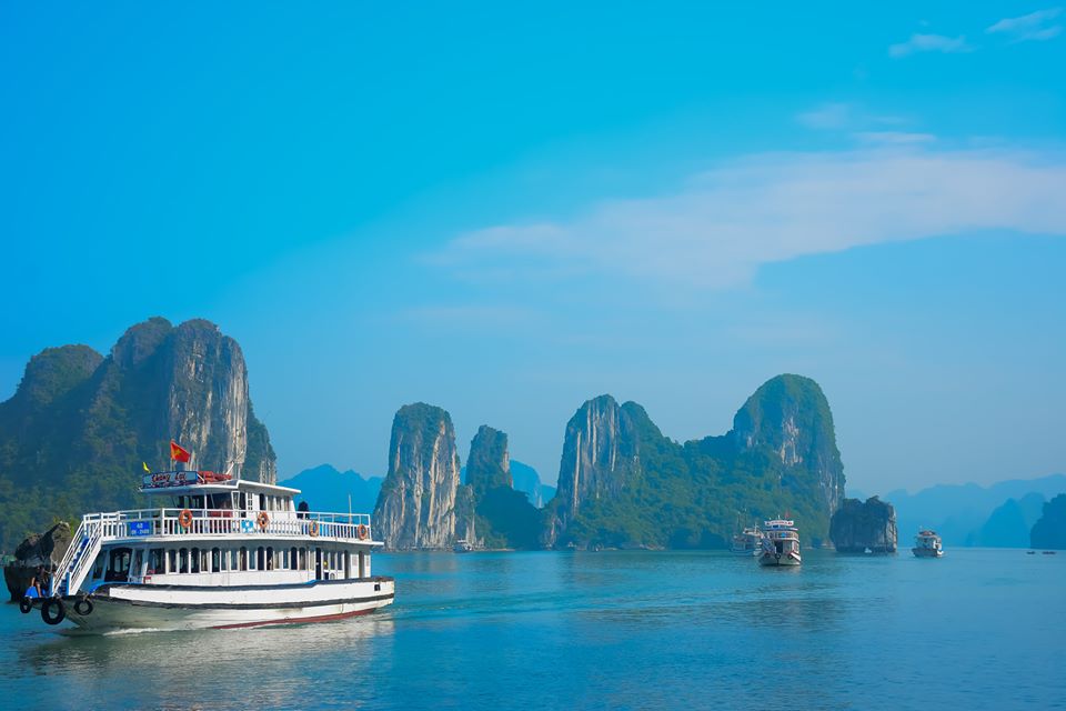 halong bay vietnam.jpg