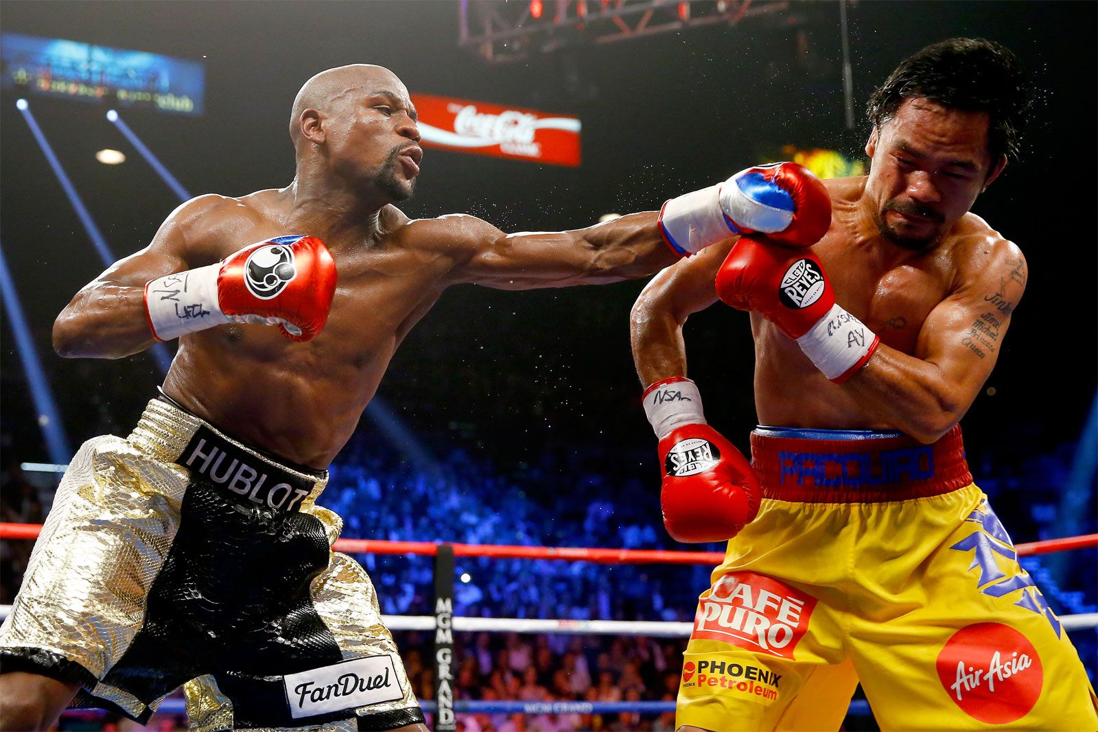 Floyd-Mayweather-Jr-ducks-Philippines-Manny-Pacquiao-May-2-2015.jpg