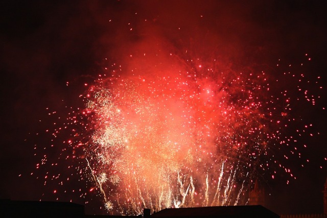 fireworks-532745_960_720.jpg