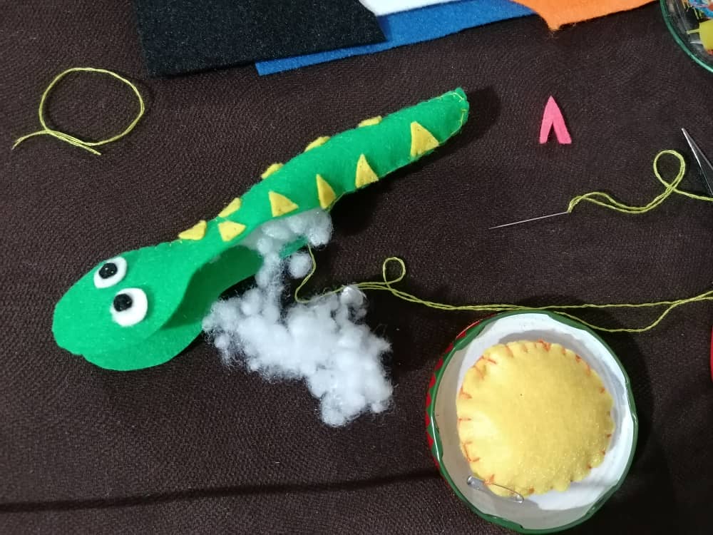 diy-felt-snake (12).jpeg