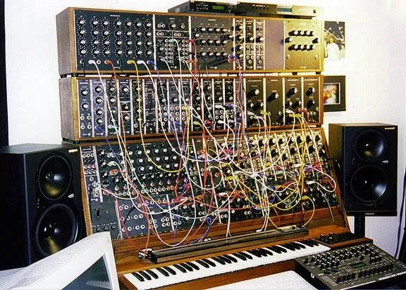 MoogAnalogSynthPatchCables.png