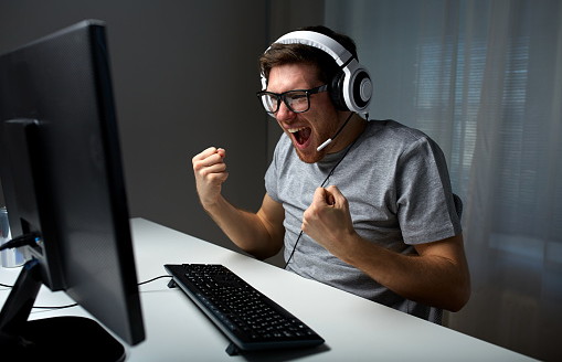 man-in-headset-playing-computer-video-game-at-home-picture-id533999058-picsay.jpg