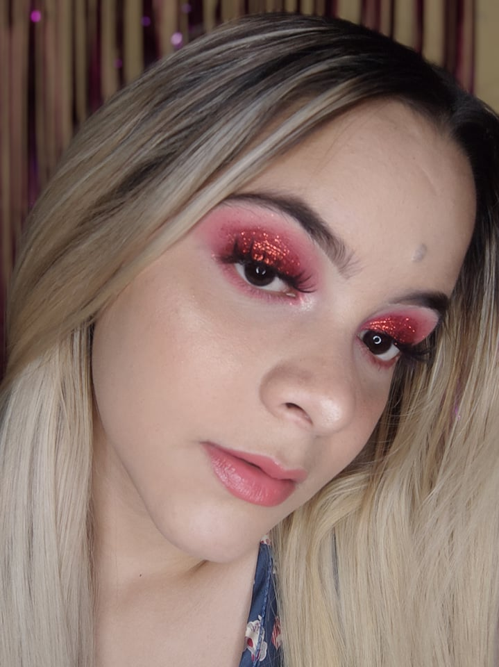 ESP-ENG] Hermoso maquillaje en tonos rojo con glitter || Beautiful makeup  in shades of red with glitter | PeakD