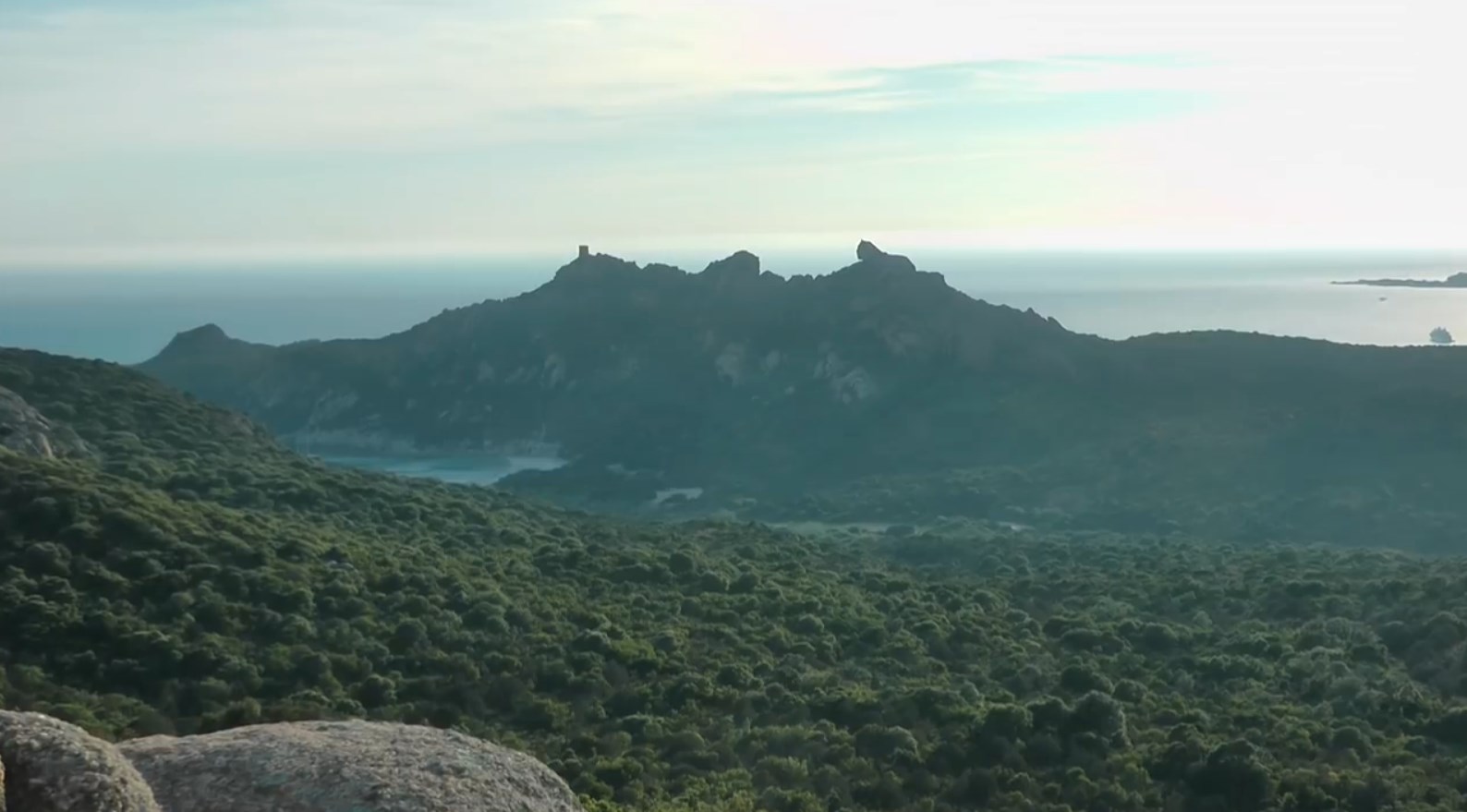 10.-Corsica.tour-Roucher-de-Lion.jpg