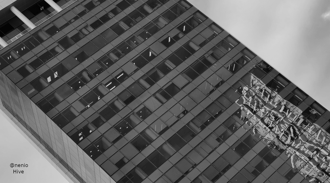 building-reflections-bw-002.jpg
