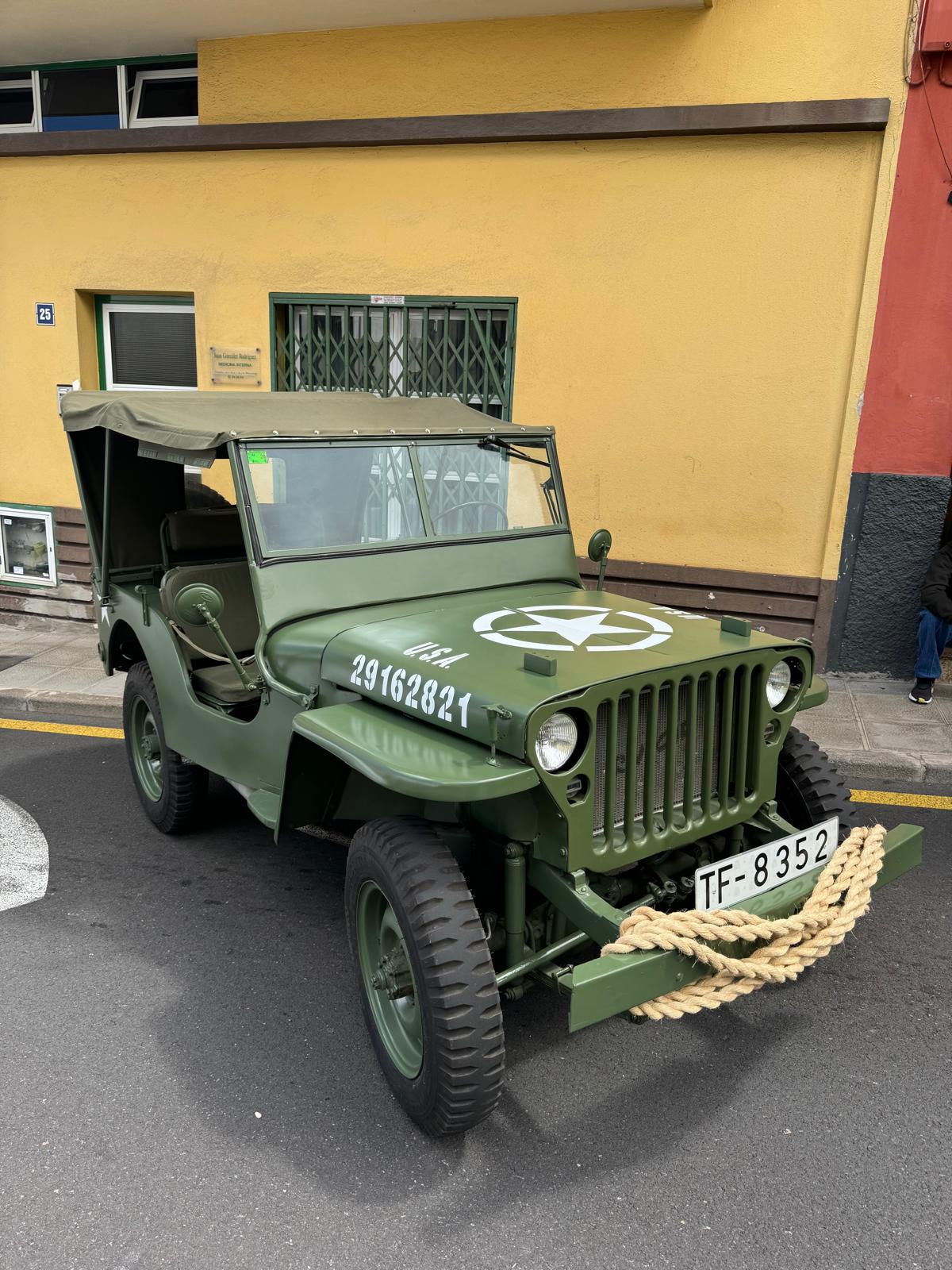 Tenerife La Montaneta coches Jeep Wilys MB.jpeg