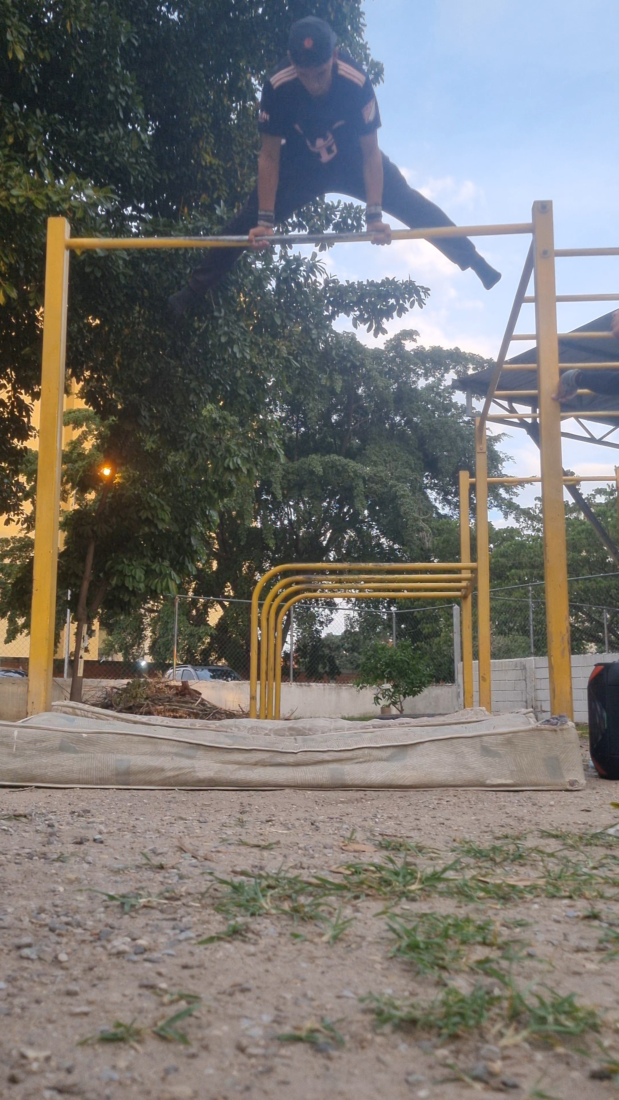 VideoCapture_20250616-215559.jpg
